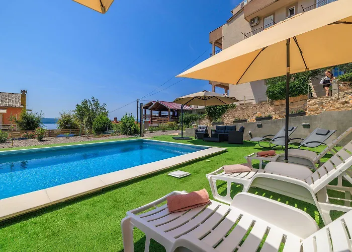 Appartement Malerisches Nur 350 Meter Zum Mit Panoramameerblick, Pool, Aussendusche Dramalj