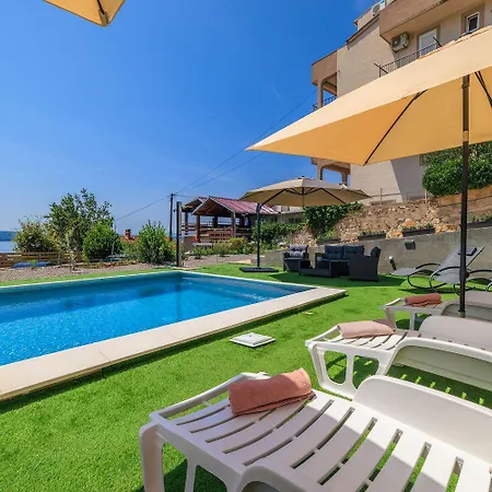 Apartamento Malerisches Nur 350 Meter Zum Mit Panoramameerblick, Pool, Aussendusche Dramalj